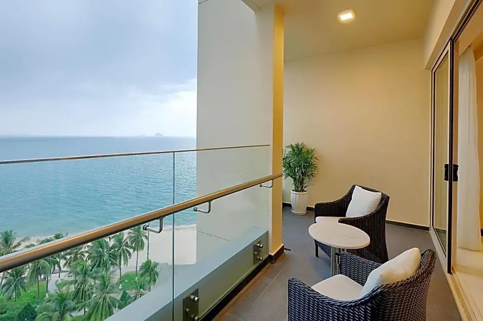 Rozy'S Cozy Beachfront Apartment Να Τρανγκ 0*,