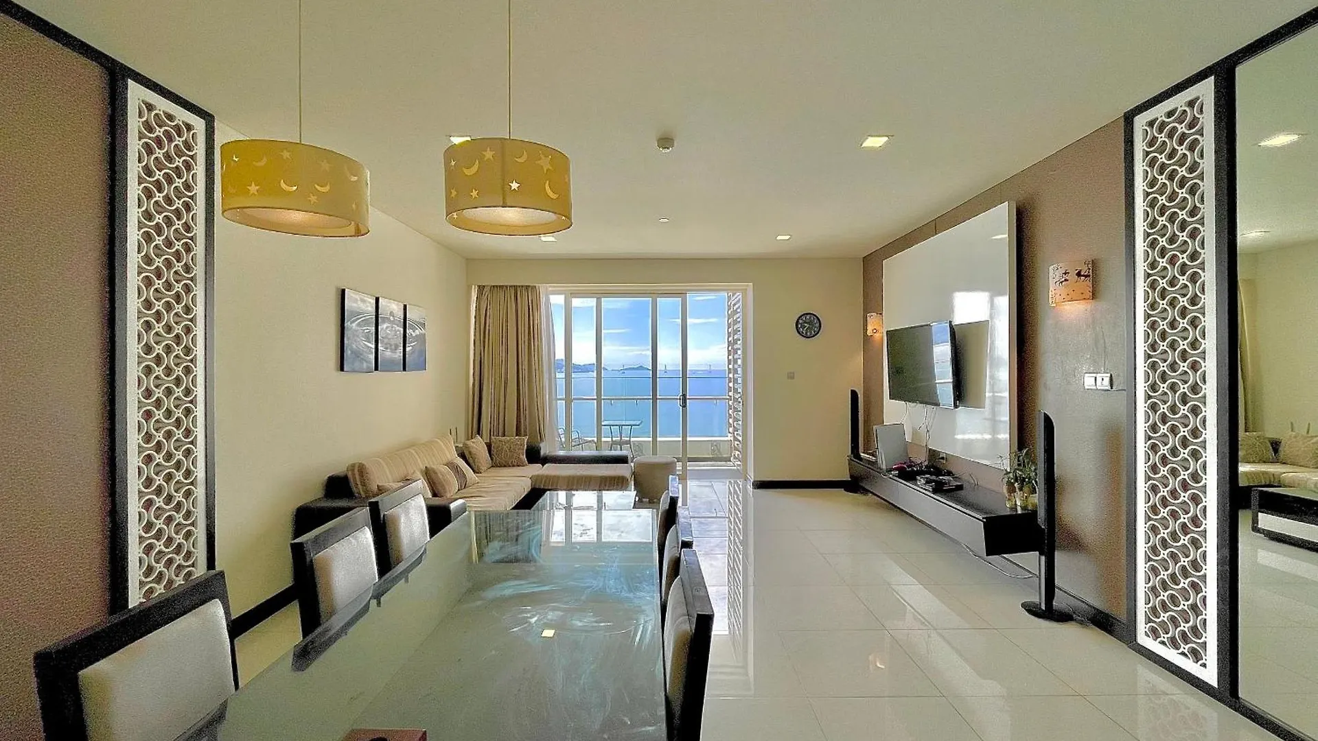 Rozy'S Cozy Beachfront Apartment Να Τρανγκ