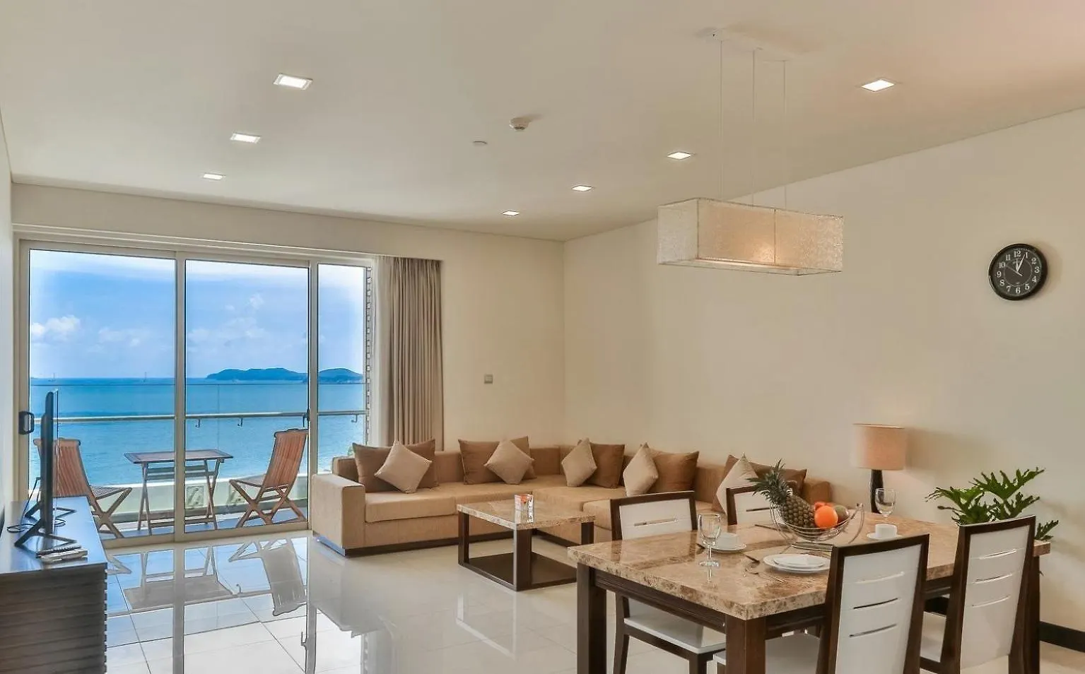 Rozy'S Cozy Beachfront Apartment Να Τρανγκ