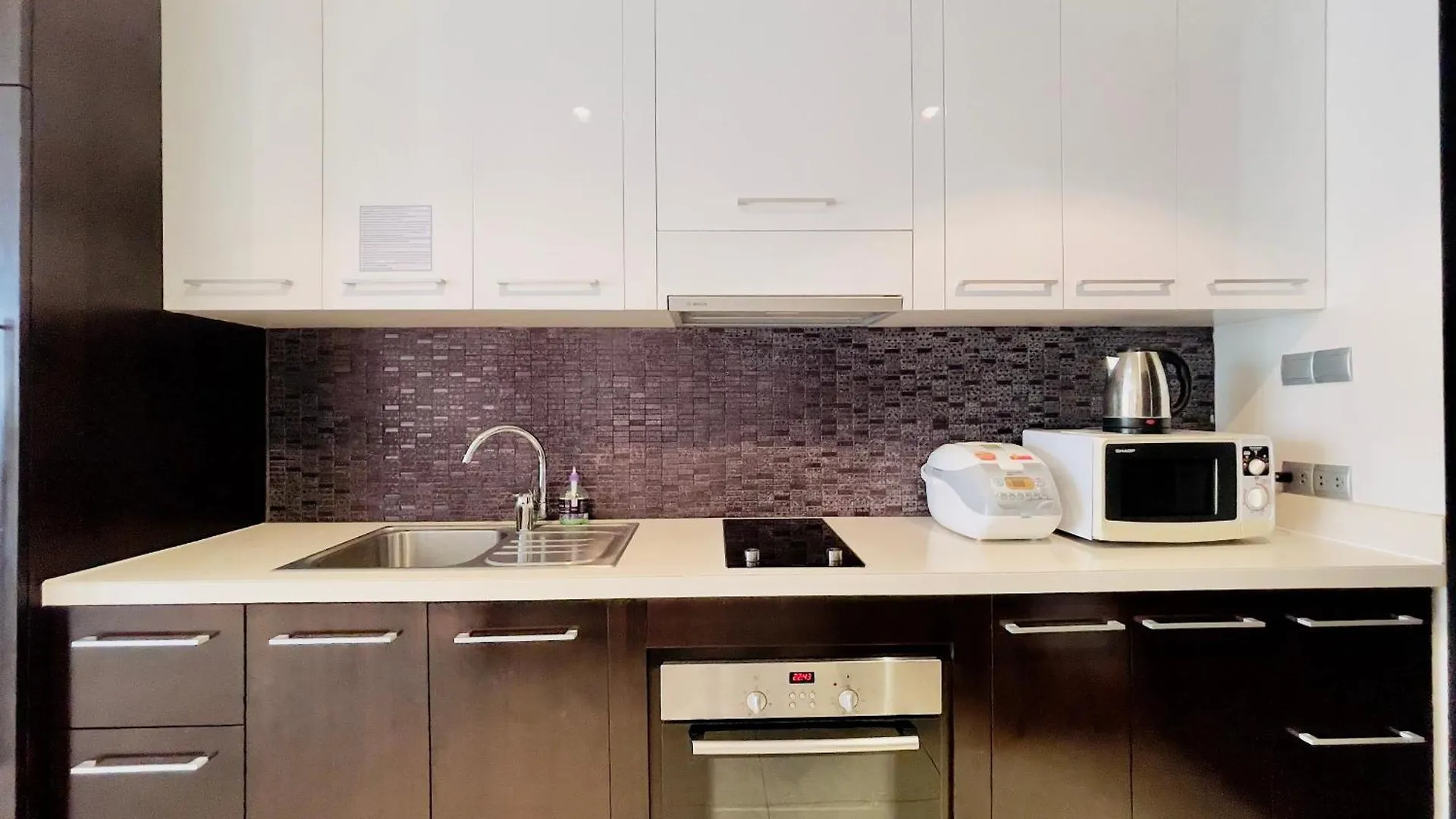 Rozy'S Cozy Beachfront Apartment Nha Trang