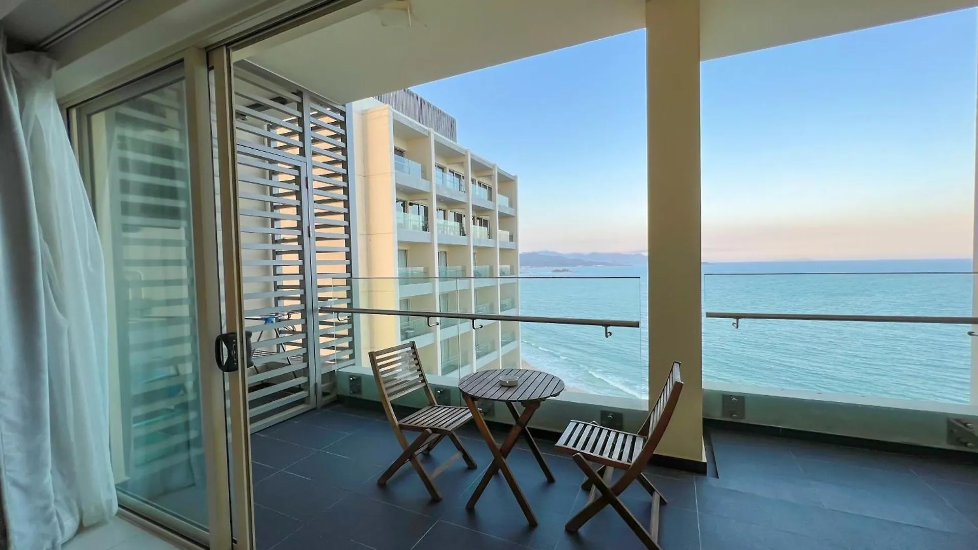 Rozy'S Cozy Beachfront Apartment Nha Trang 0*,
